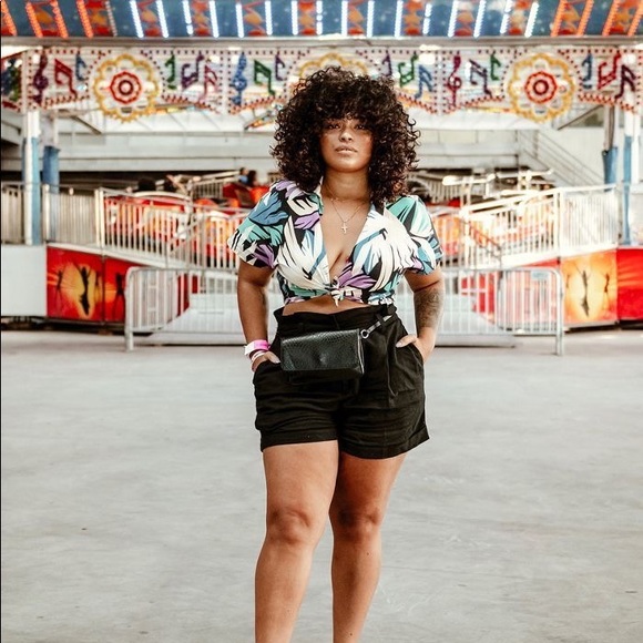 SPRING/SUMMER PLUS SIZE CHIC MYSTERY BOX •5 PIECES - Picture 14 of 16